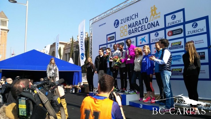 Carpas azules para la Zurich Marató de Barcelona